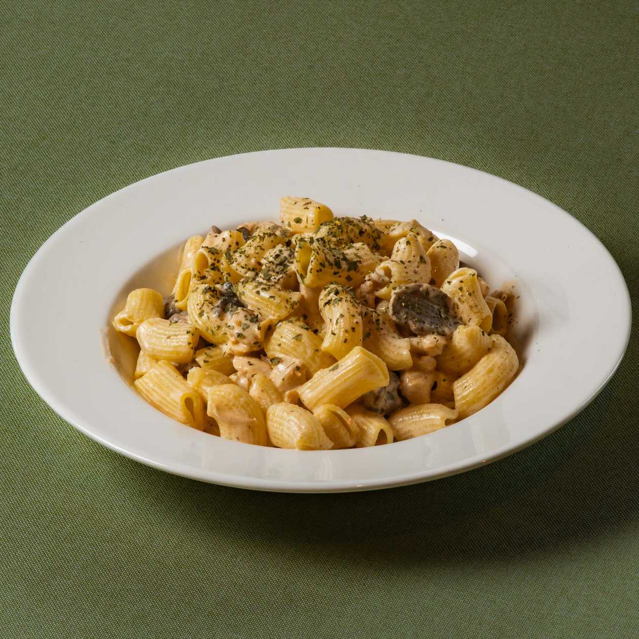 Rigatoni pollo e funghi