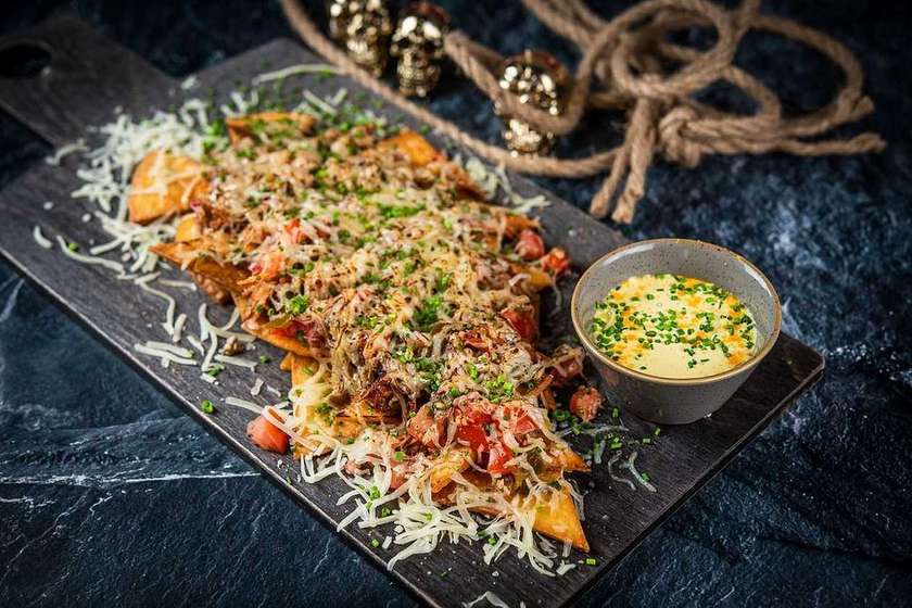 Cheesy nachos with BBQ pork & Pico de Gallo