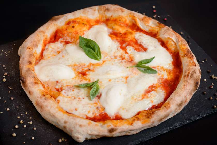 Pizza Margherita & Buffalo.