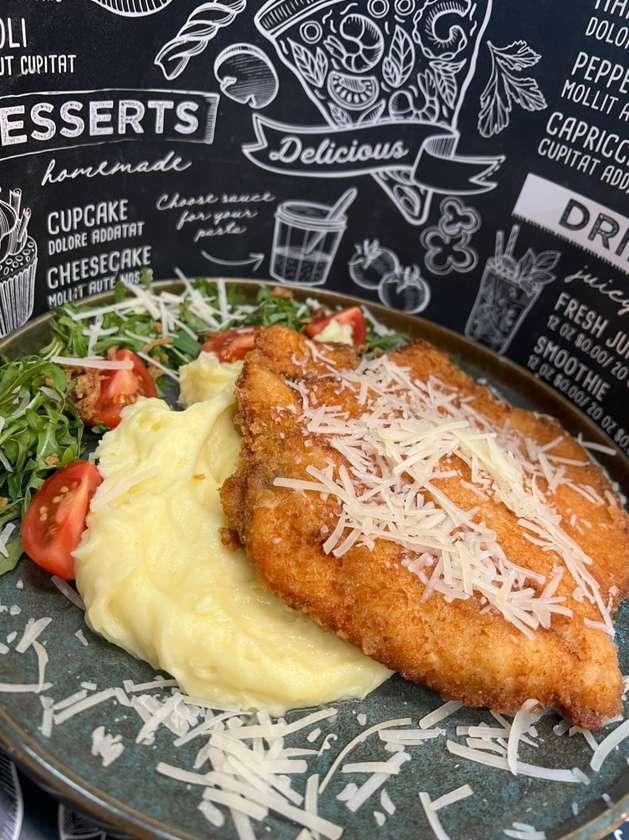 Snitel de Pui cu Garnitura la Alegere