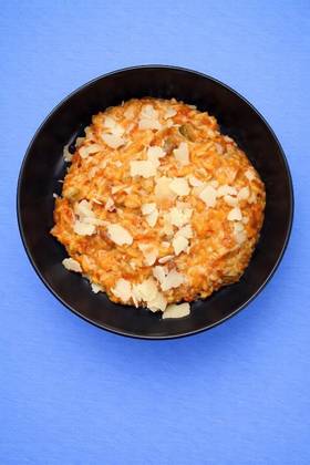 Krémové risotto z rýže Carnarolli s grilovanou zeleninou a tomaty, parmazánem