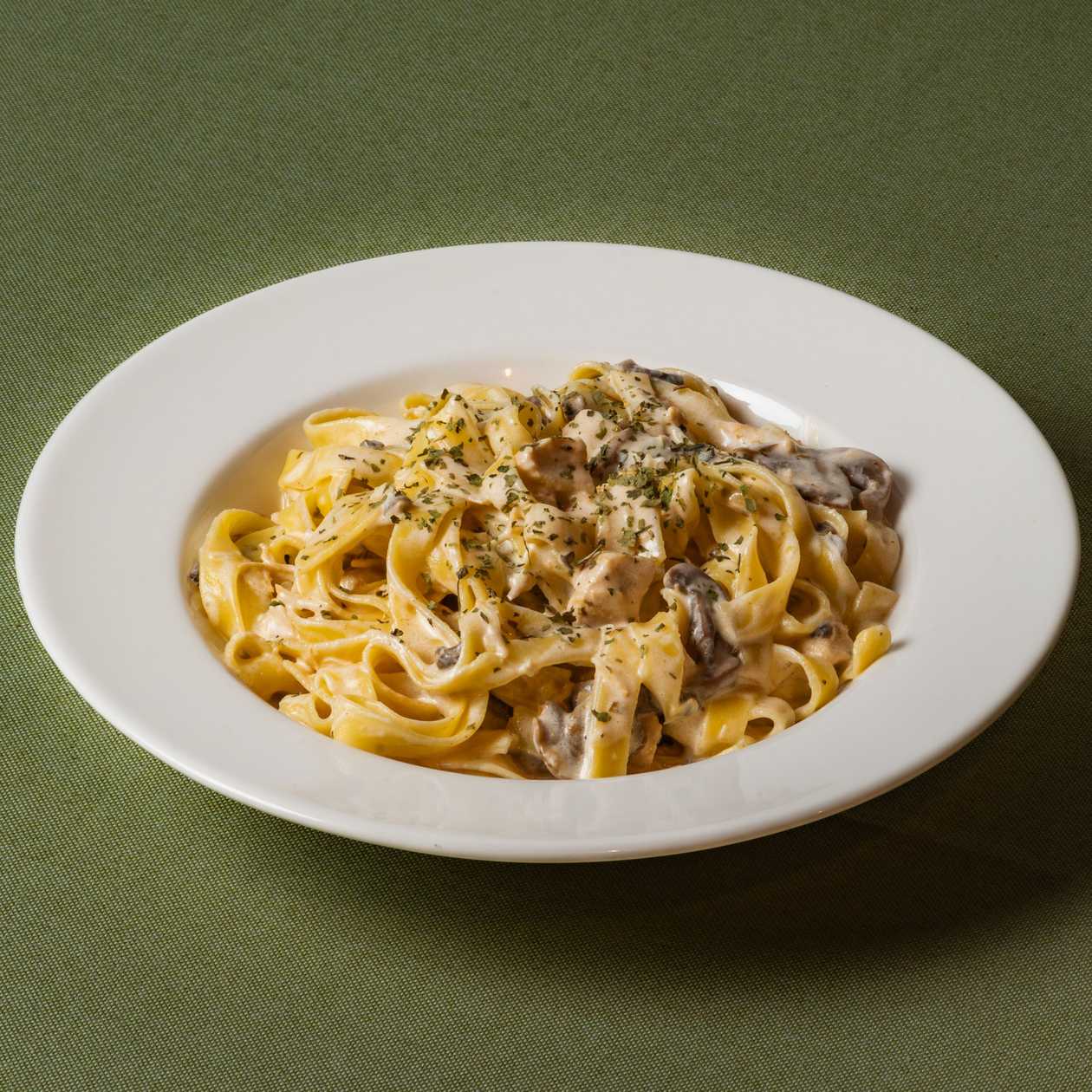 Tagliatelle pollo e funghi