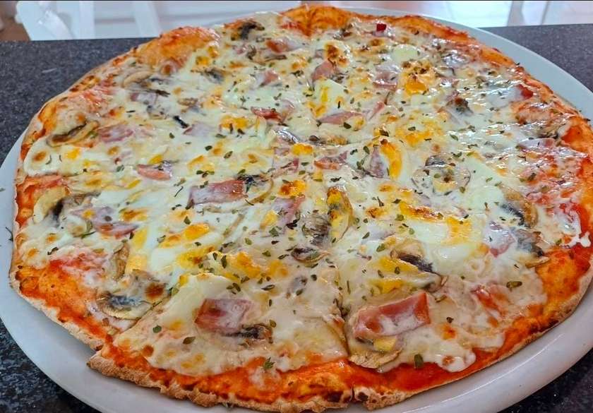 Pizza  Carbonara  med.   ⭐️⭐️⭐️⭐️⭐️