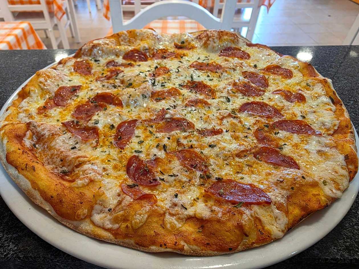 Pizza Pepperoni  med. ⭐️⭐️⭐️⭐️⭐️