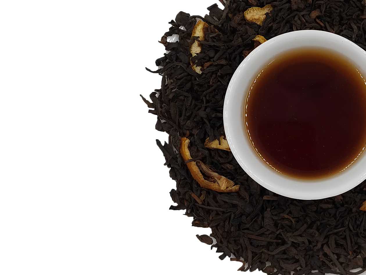 Шу Пуер з лимоном – це насичений чай із глибоким землистим смаком шу пуеру