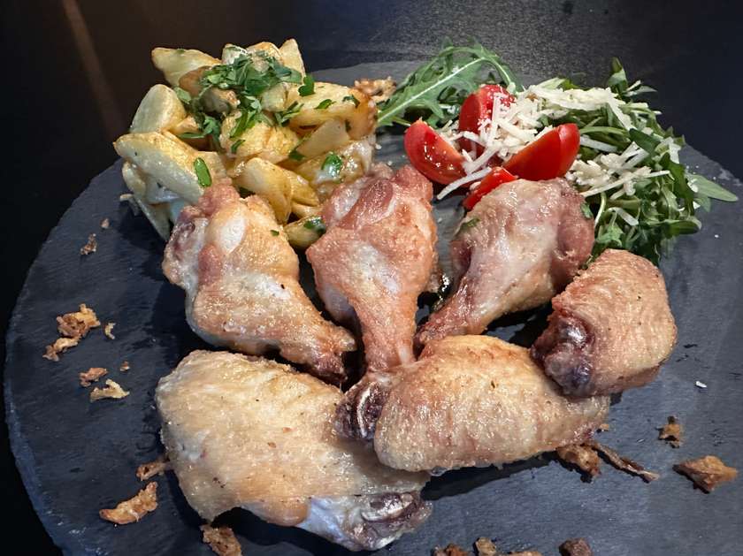 Aripioare Pui cu Garnitura la Alegere