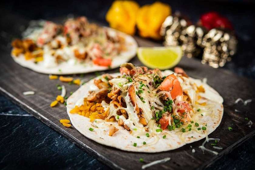 Tacos with chicken & mild jalapeño sauce