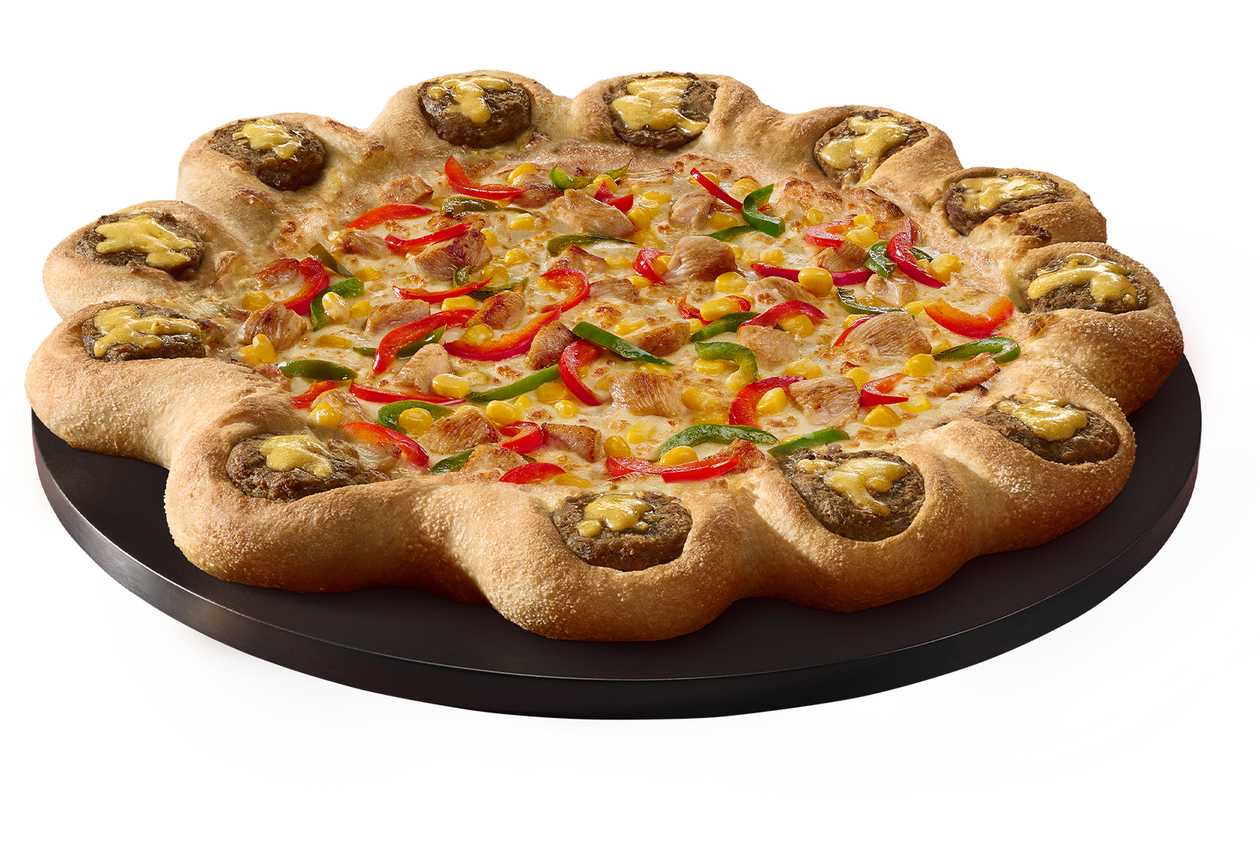 California Cheeseburger Crown Medium Pizza