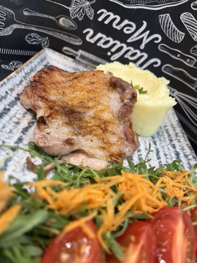 Pulpă Dezosată cu Garnitura