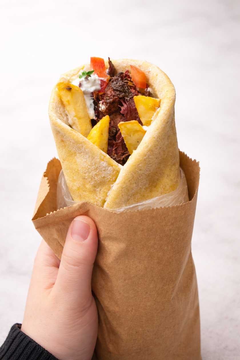 Гірос з телятиною