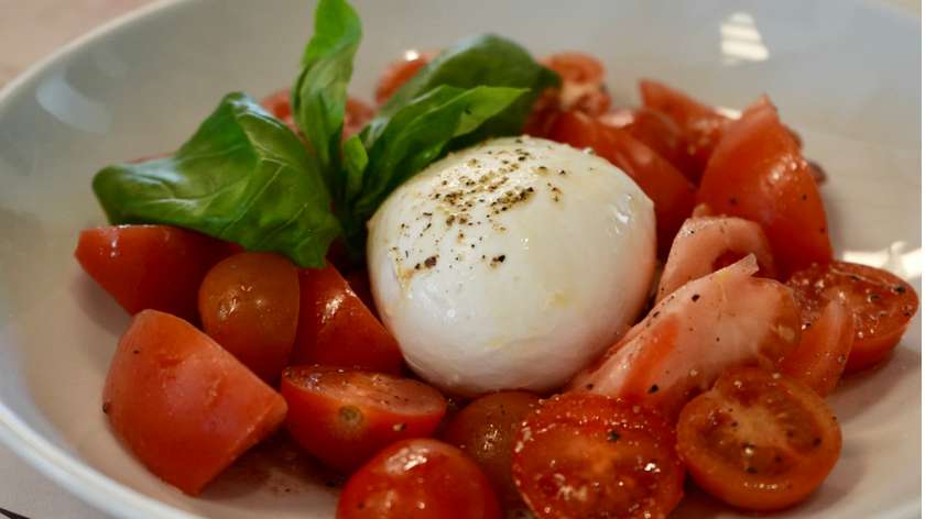 Burrata di Bufala DOP with fresh tomatoes