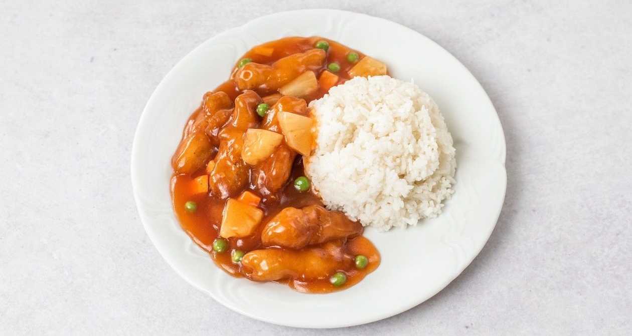 1. Kuře ve Sladkokyselé Omáčce s Rýží