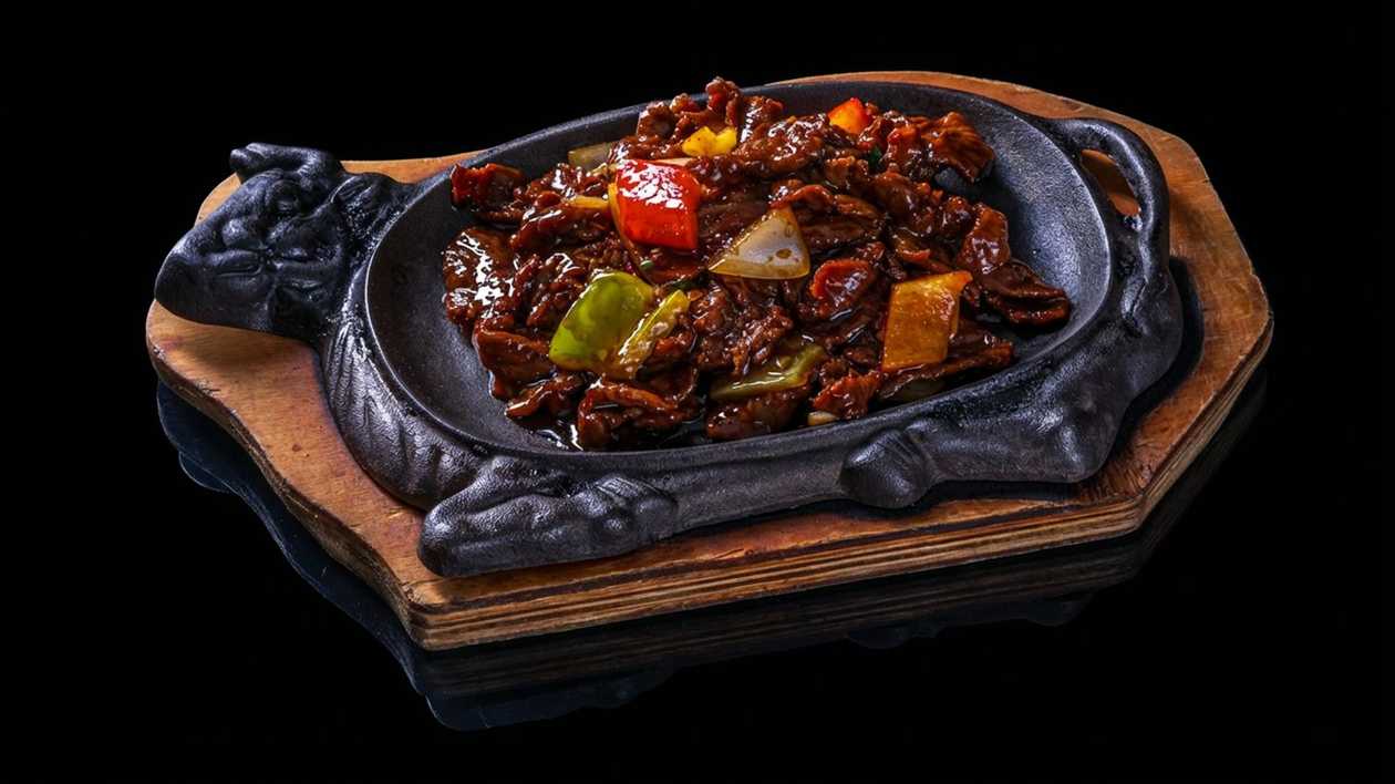 Sizzling liellopa fileja 铁板牛柳