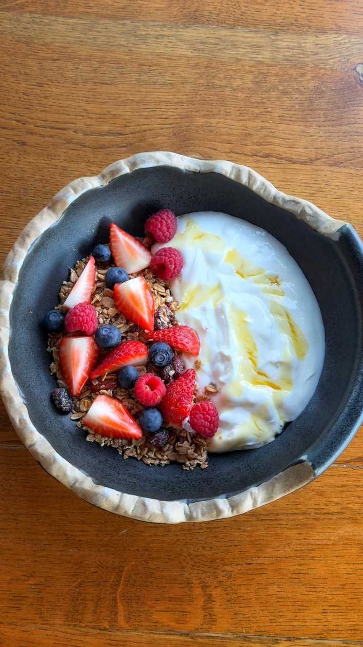 Homemade granola (fructe proaspete)