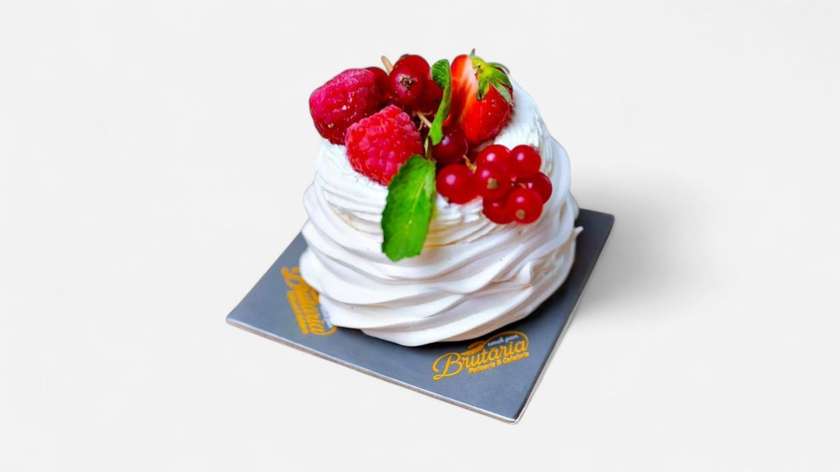 Pavlova Cake