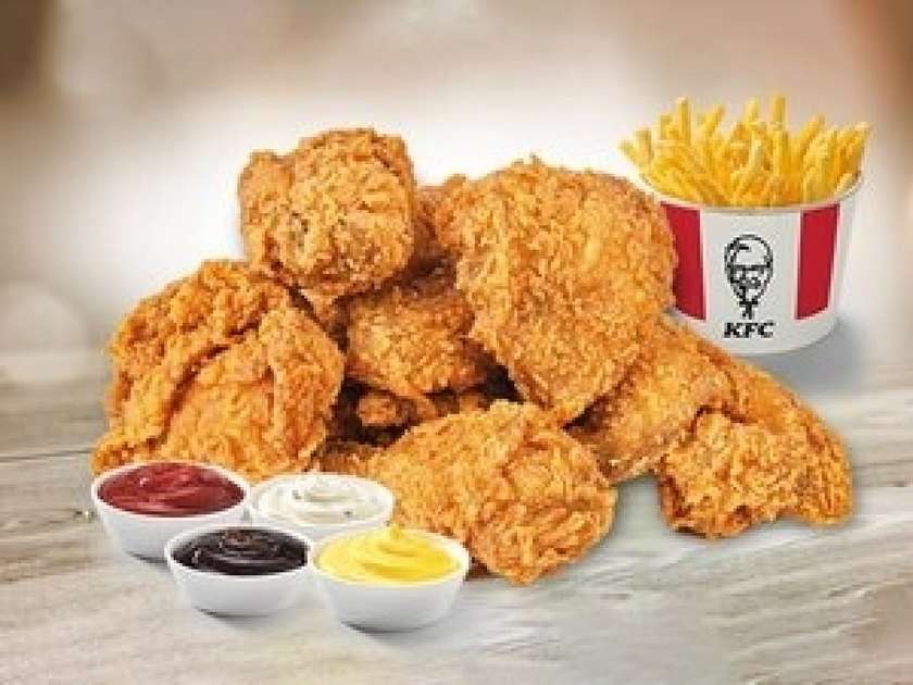 Family box with chicken pieces