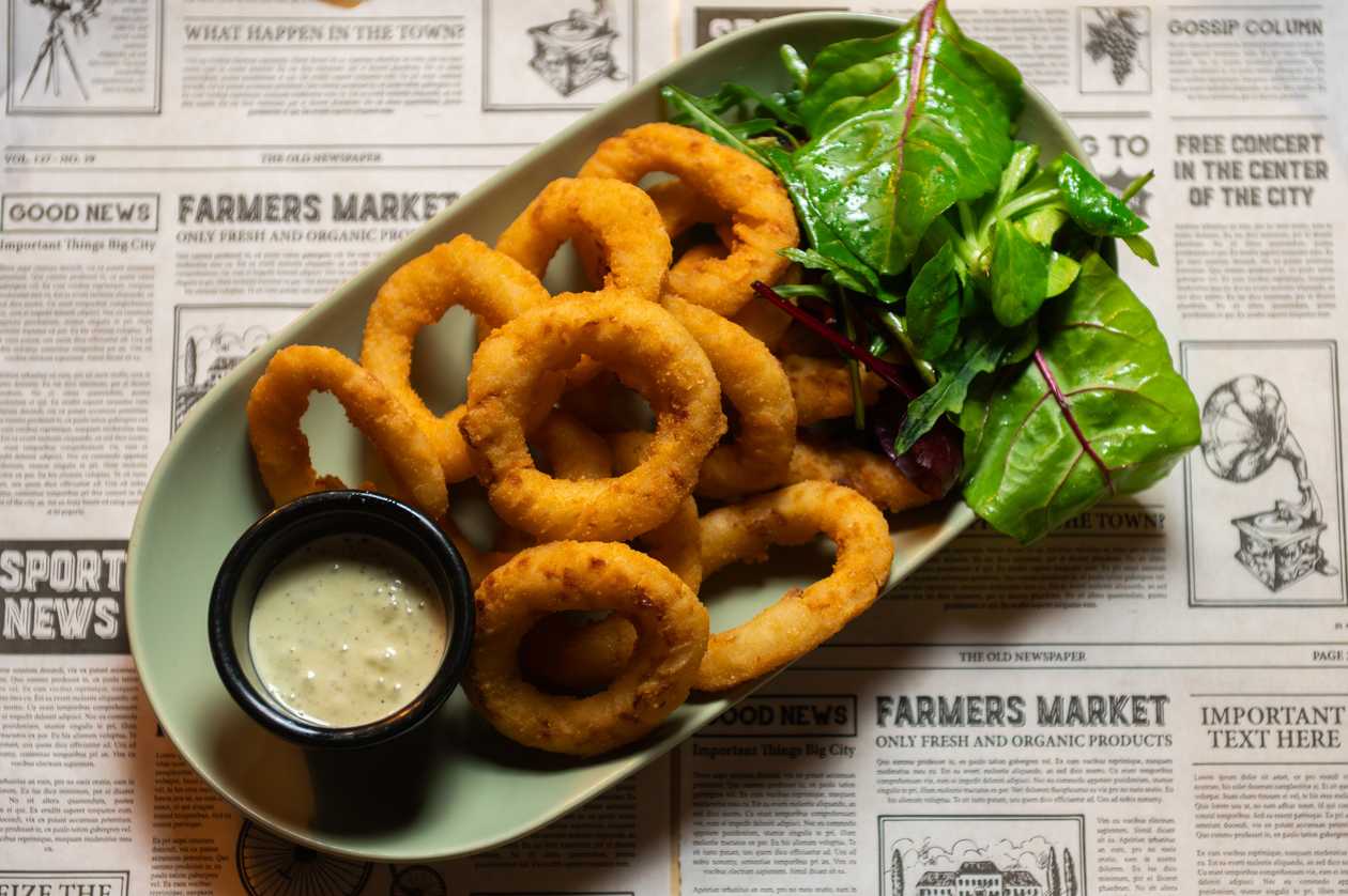 Inele de ceapă cu sos ranch