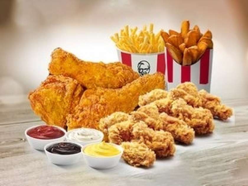 Family box with chicken pieces and wings