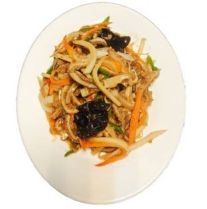 Rice Noodles with Three Types of Meat, Mushrooms, and Mu'ar Mushrooms