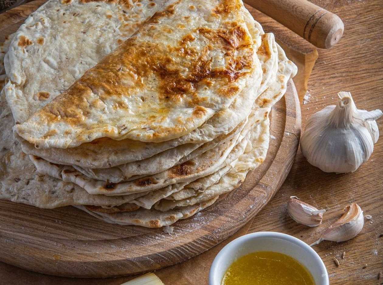 Garlic Naan (1 piece)