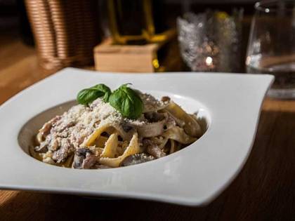 Tagliatelle con Funghi e Pancetta