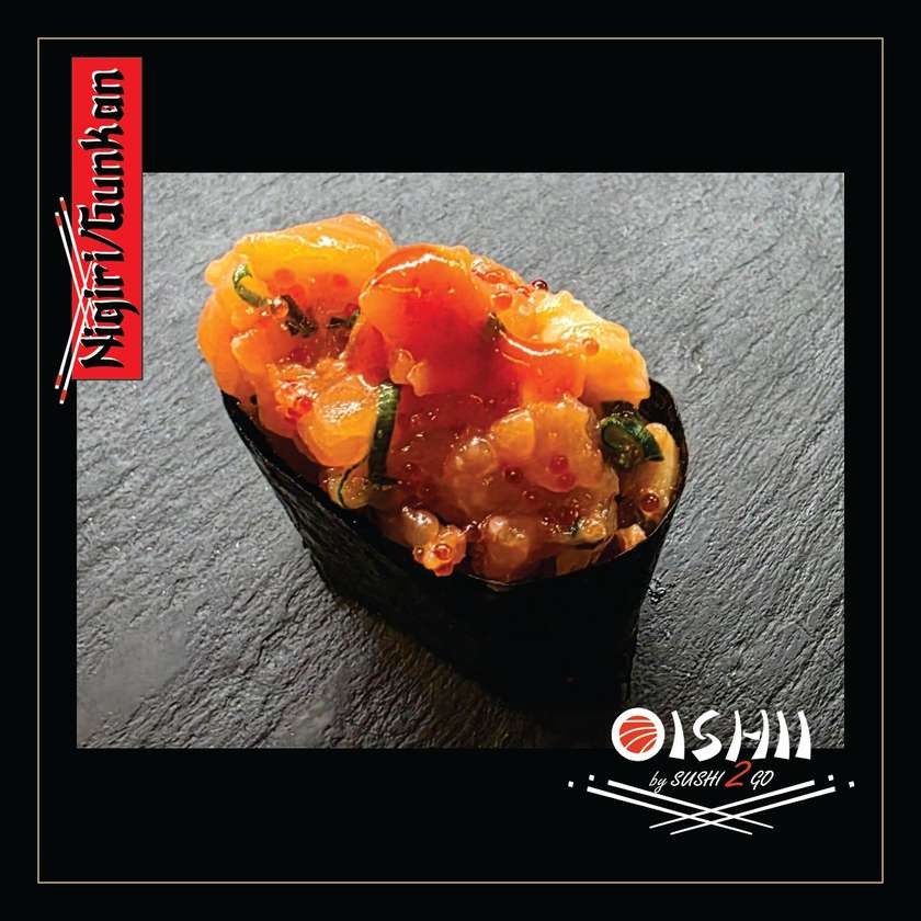 Spicy salmon gunkan