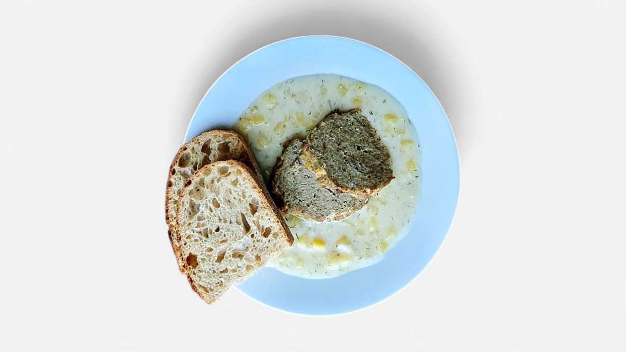 120g/150gPečená bravčová sekaná s medvedím cesnakom, zemiakový prívarok s kôprom,chliebES1,3,7,10,12