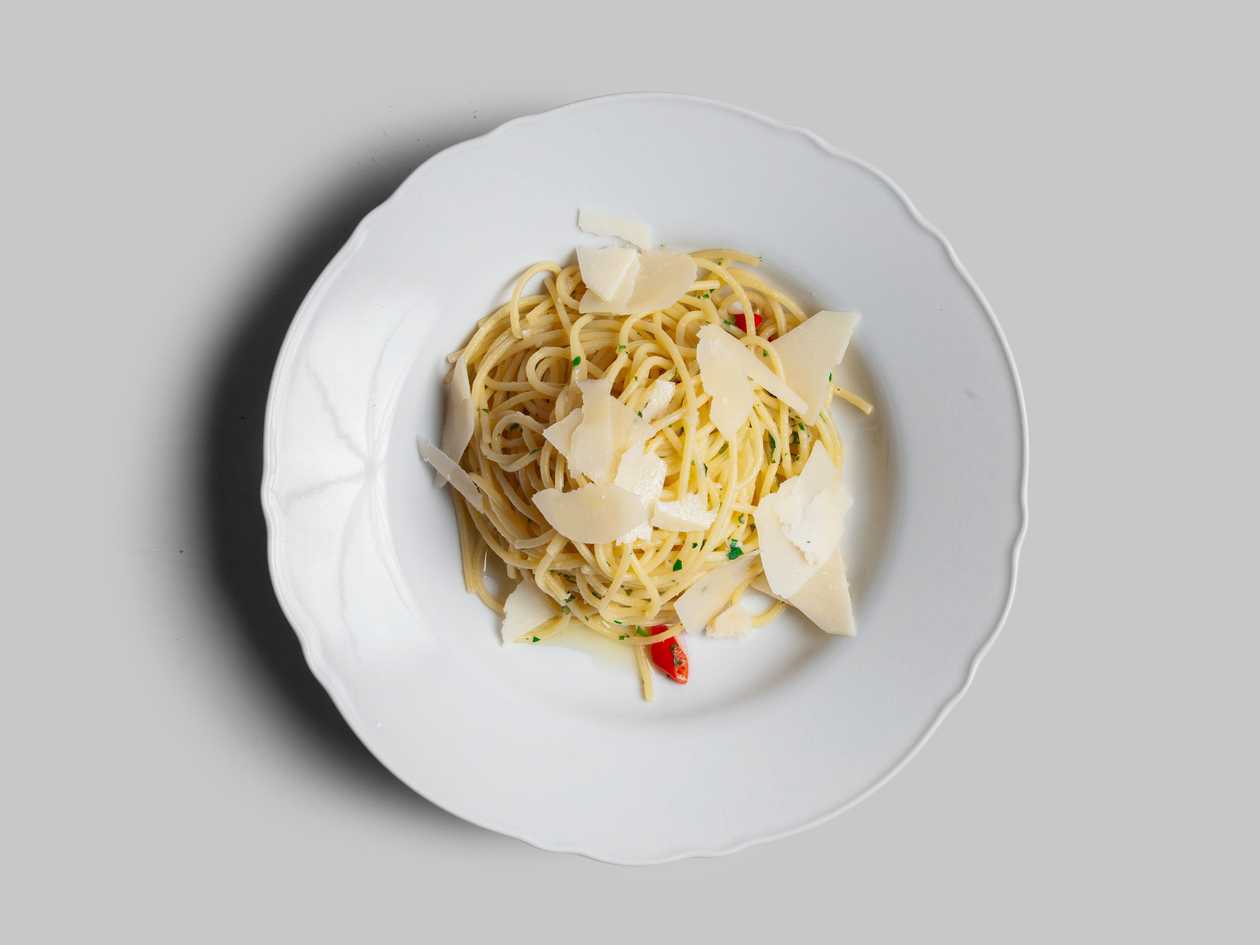 Spaghetti with garlic, oil, and chili