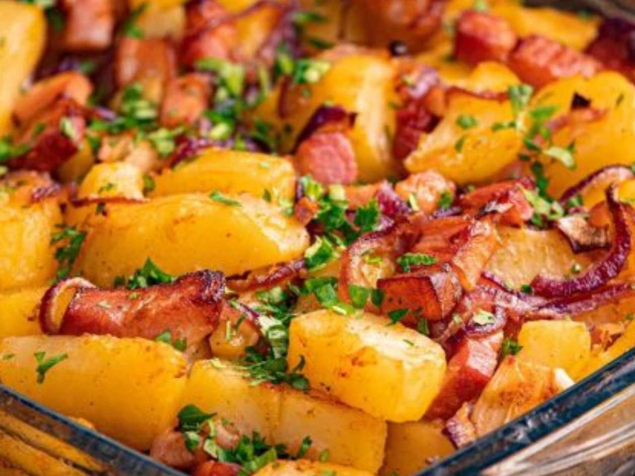 Sedlčanské brambory s nivou(slanina, fazolky)