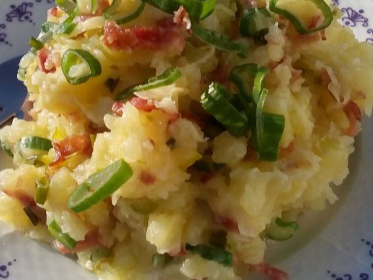 Šťouchané brambory(slanina, cibulka)