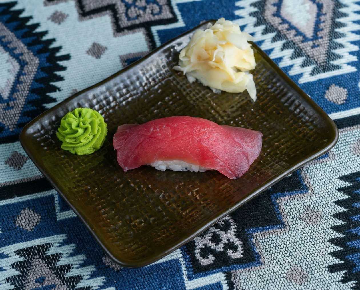 Tuna Nigiri (1 pcs)
