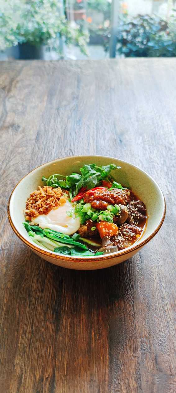 BRAISED BEEF & NOODLES