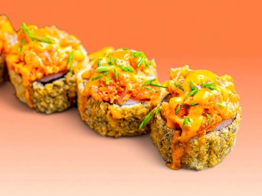 317. Tuna Crunch tempura maki 8 pcs (spicy)