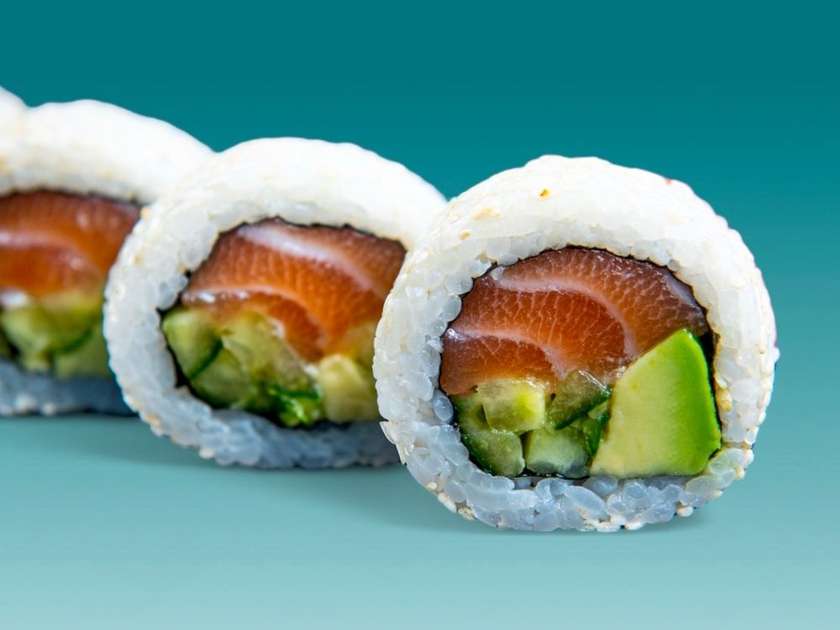 88. Salmon maki 8 pcs