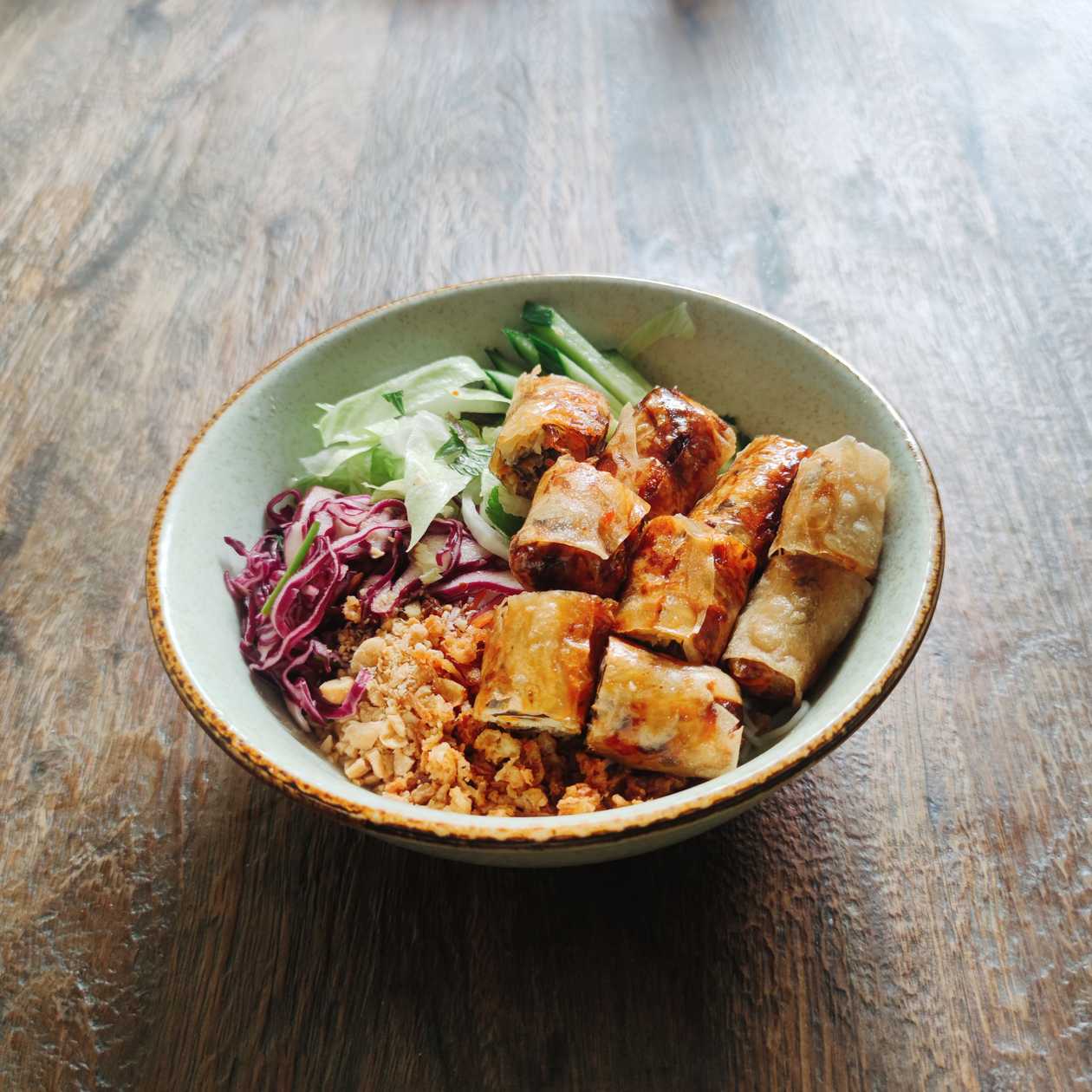 BÚN BOWL - KŘUPAVÉ ZÁVITKY + NÁPOJ