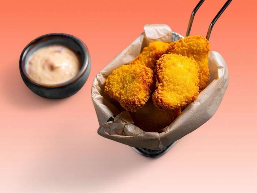 802. Chicken nuggets 7pcs with sweet chilly mayo sauce