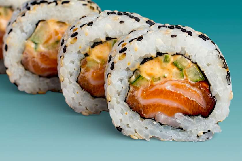 64. Spicy Salmon maki 8 pcs