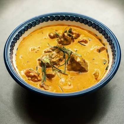 Czerwone curry z jagnięciną