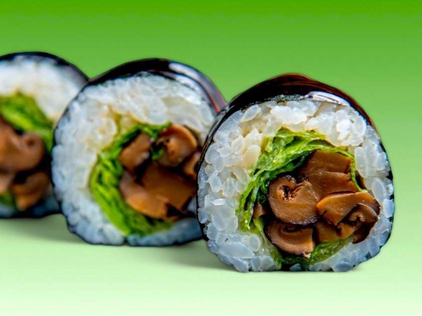 62. Shiitake mushroom maki with peanut sauce 8pcs