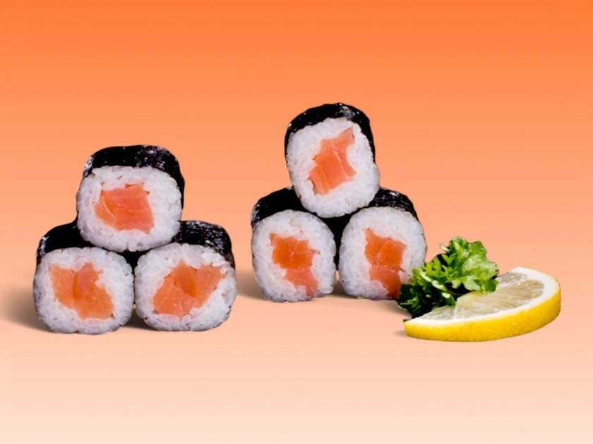 52. Hosomaki Sakura with salmon 6pcs