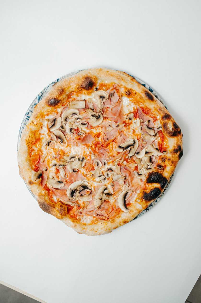 Pizza Prosciutto e Funghi