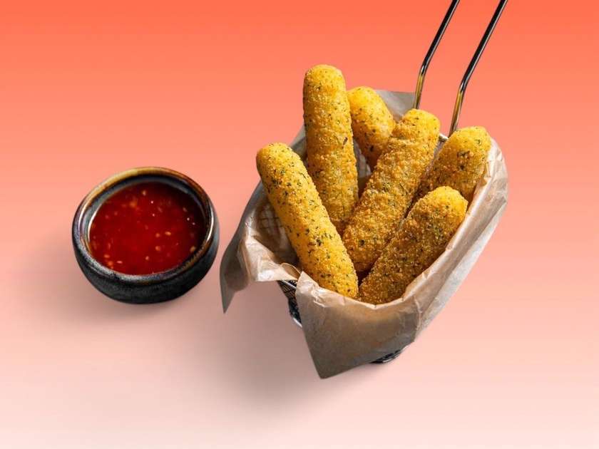 801. Mozzarella sticks, with sweet chili sauce, 6 pcs