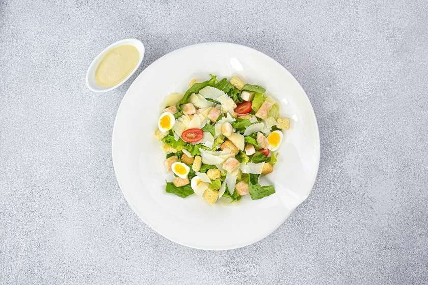 Caesar with WOK-fried turkey breast