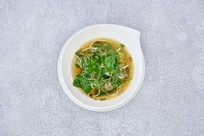 Wok vegetable broth with stir-fried tuna fillets