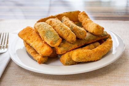 Dovlecei pane,cartofi prajiti