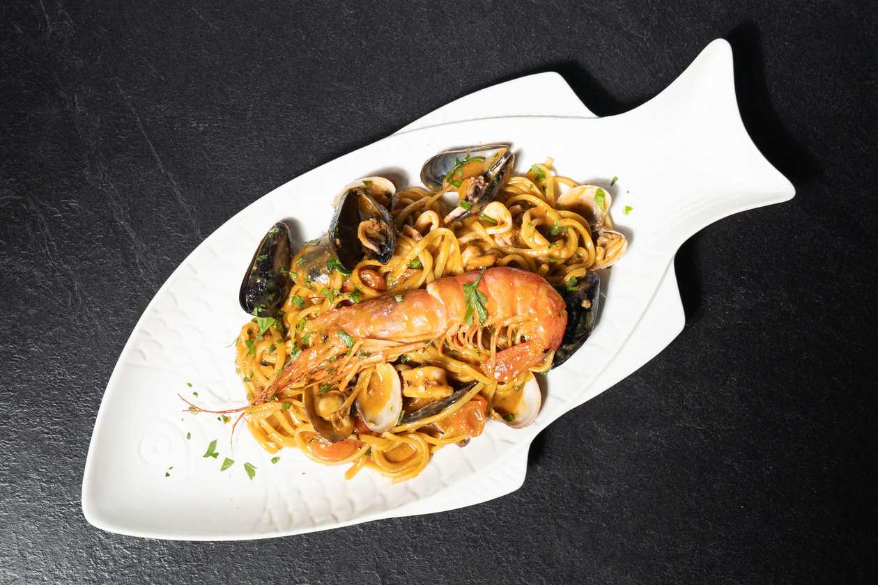 Linguine Oste Pazzo con Misto di Frutti di Mare