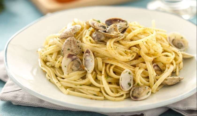 Linguine alle Vongole con Bottarga di Ricciola