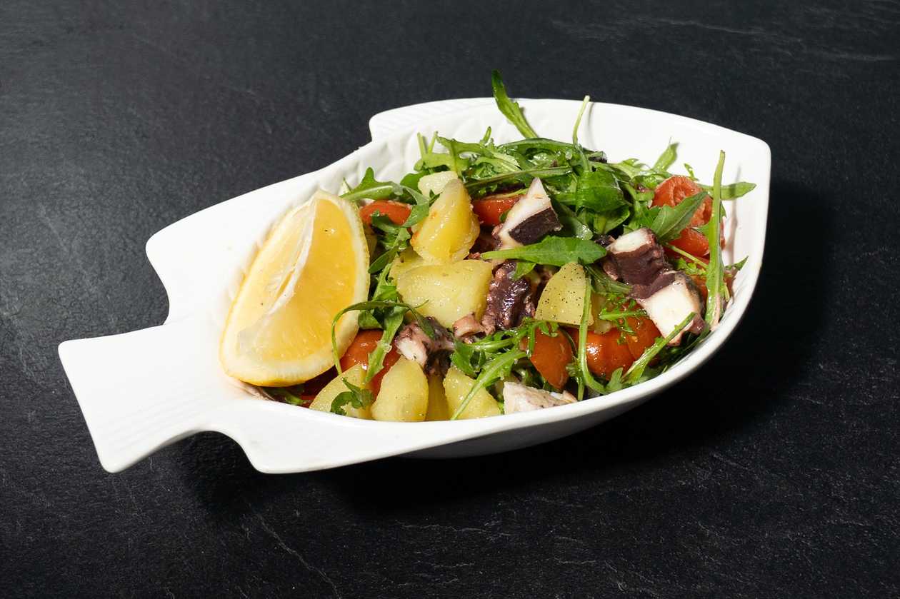Insalata di Polipo con Patate, Pomodorini e Rucola