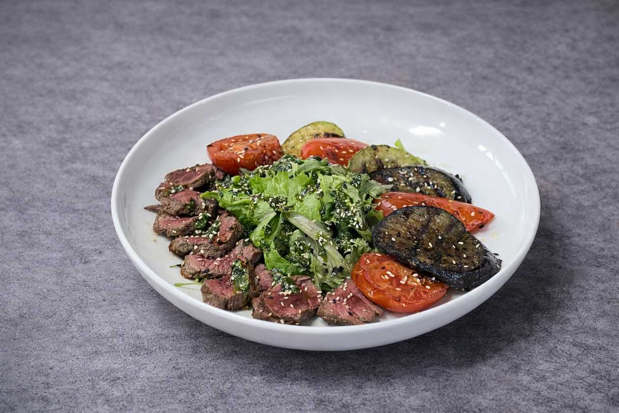 Теплий салат з телятиною