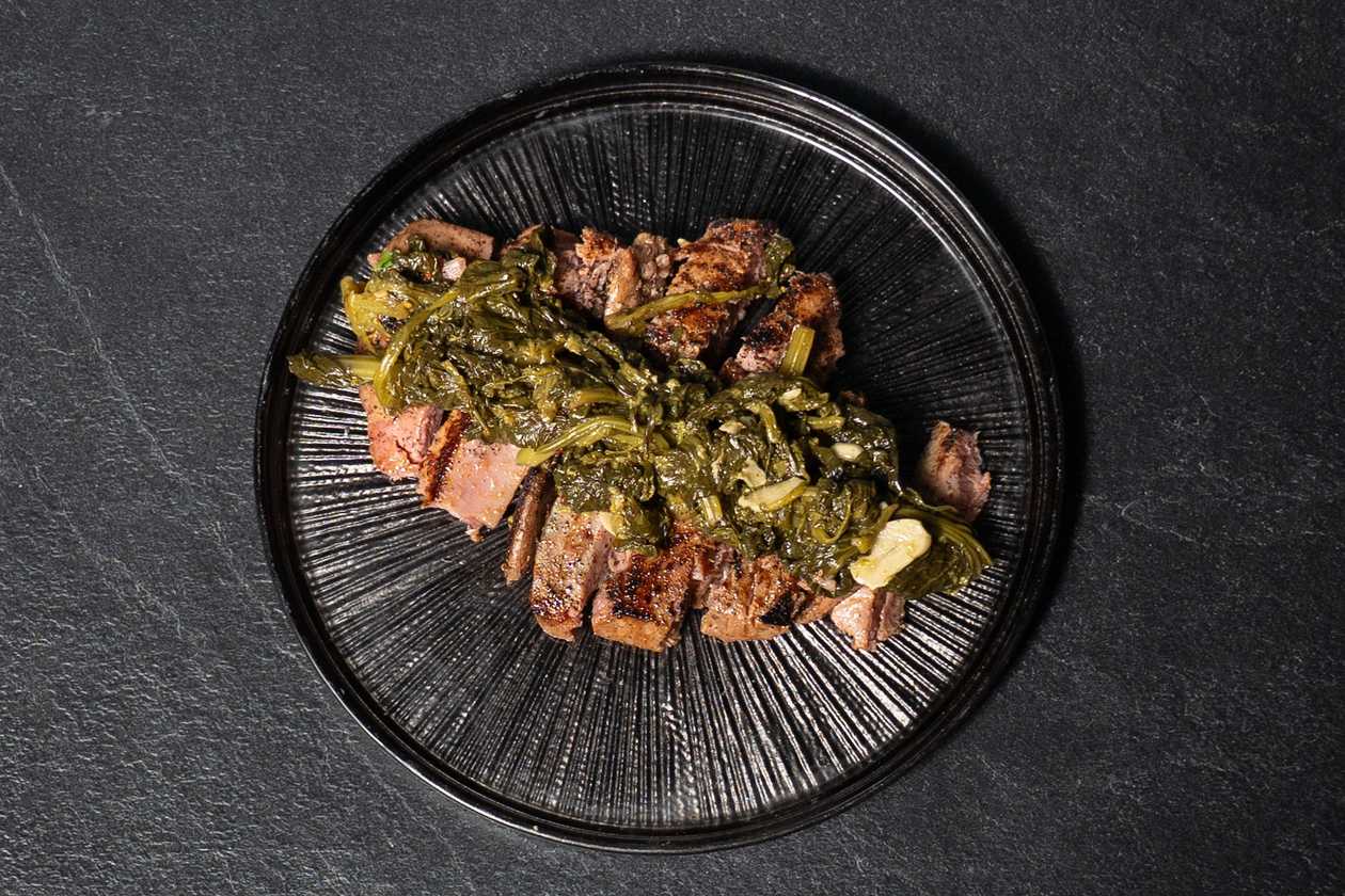Tataki di Tonno Pinna Gialla Servito con Friarielli